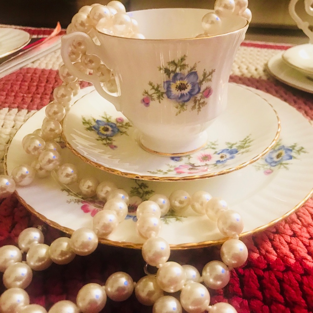 Vtg Royal Windsor Bone China Teacup & Saucers